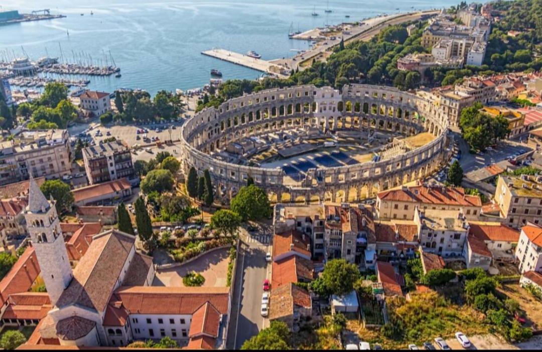 Studio Apartment City With Free Parking Πούλα Εξωτερικό φωτογραφία