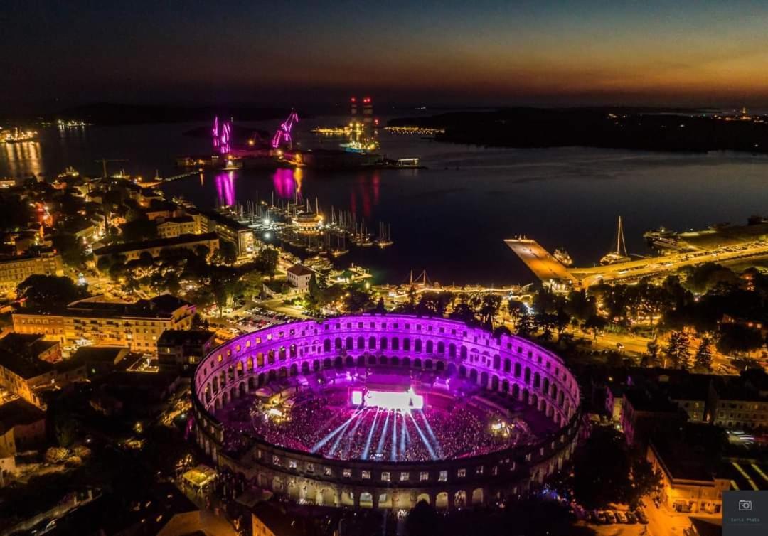 Studio Apartment City With Free Parking Πούλα Εξωτερικό φωτογραφία