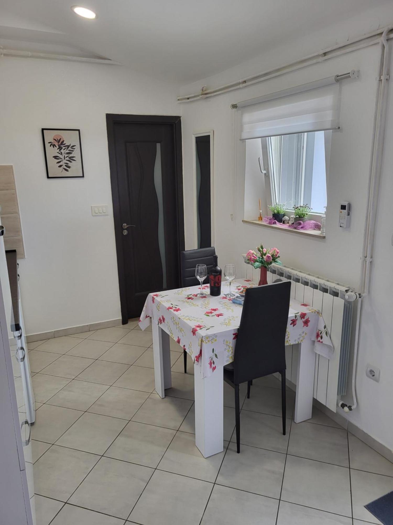 Studio Apartment City With Free Parking Πούλα Εξωτερικό φωτογραφία